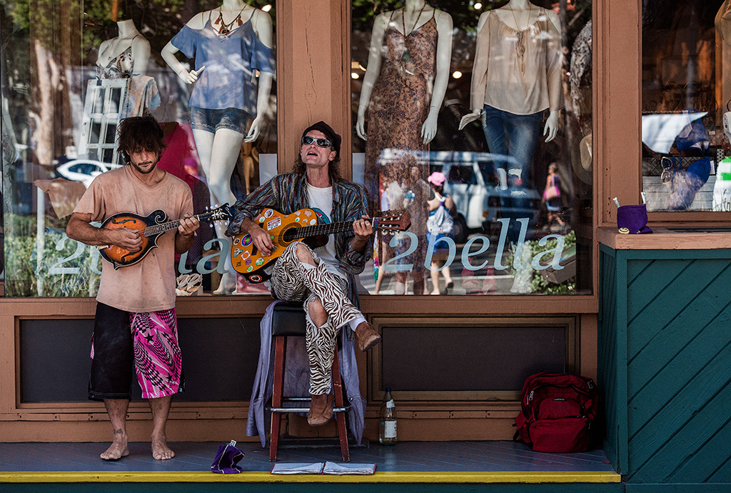 Forest Avenue singers in Laguna Beach